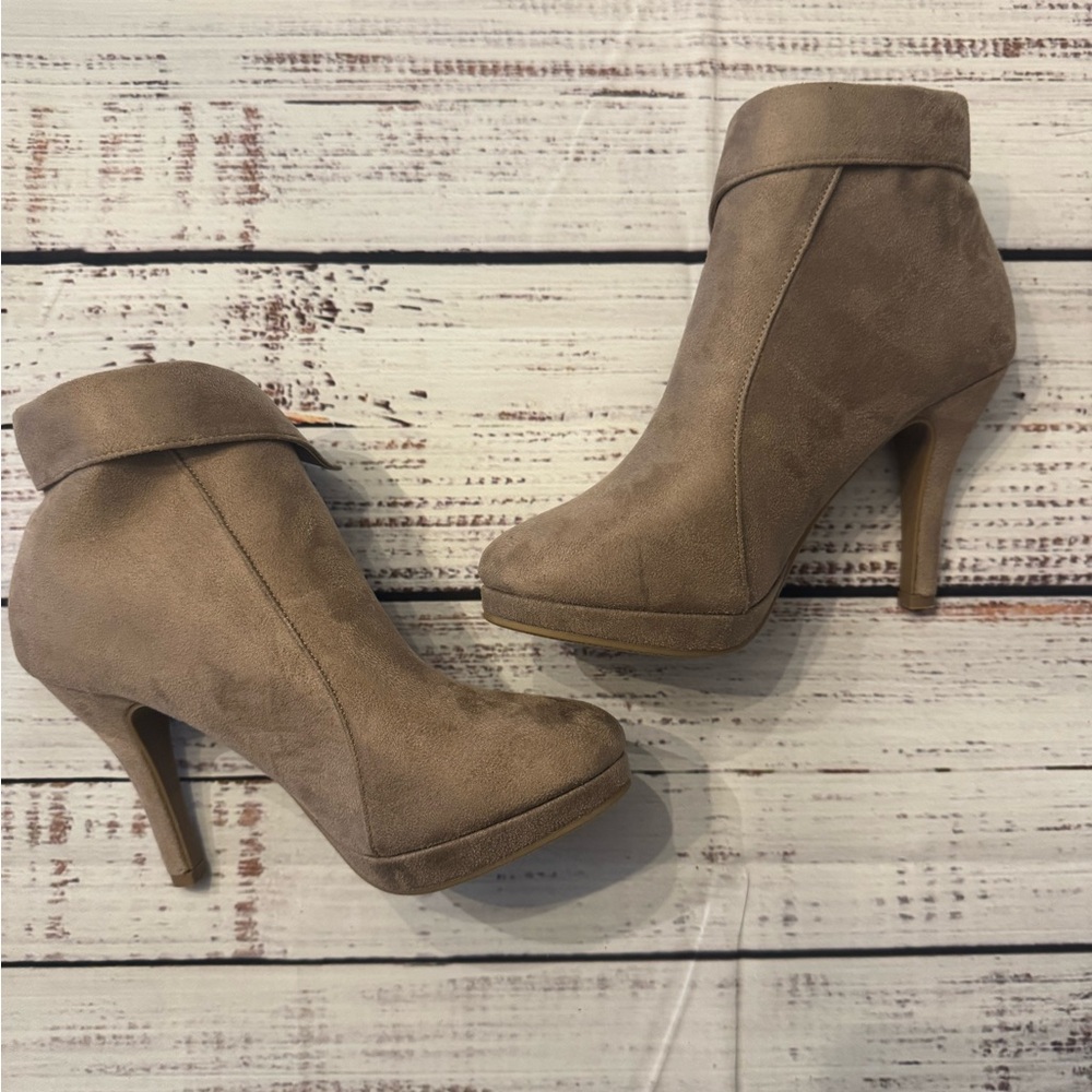Elegant Tan Ankle Boots